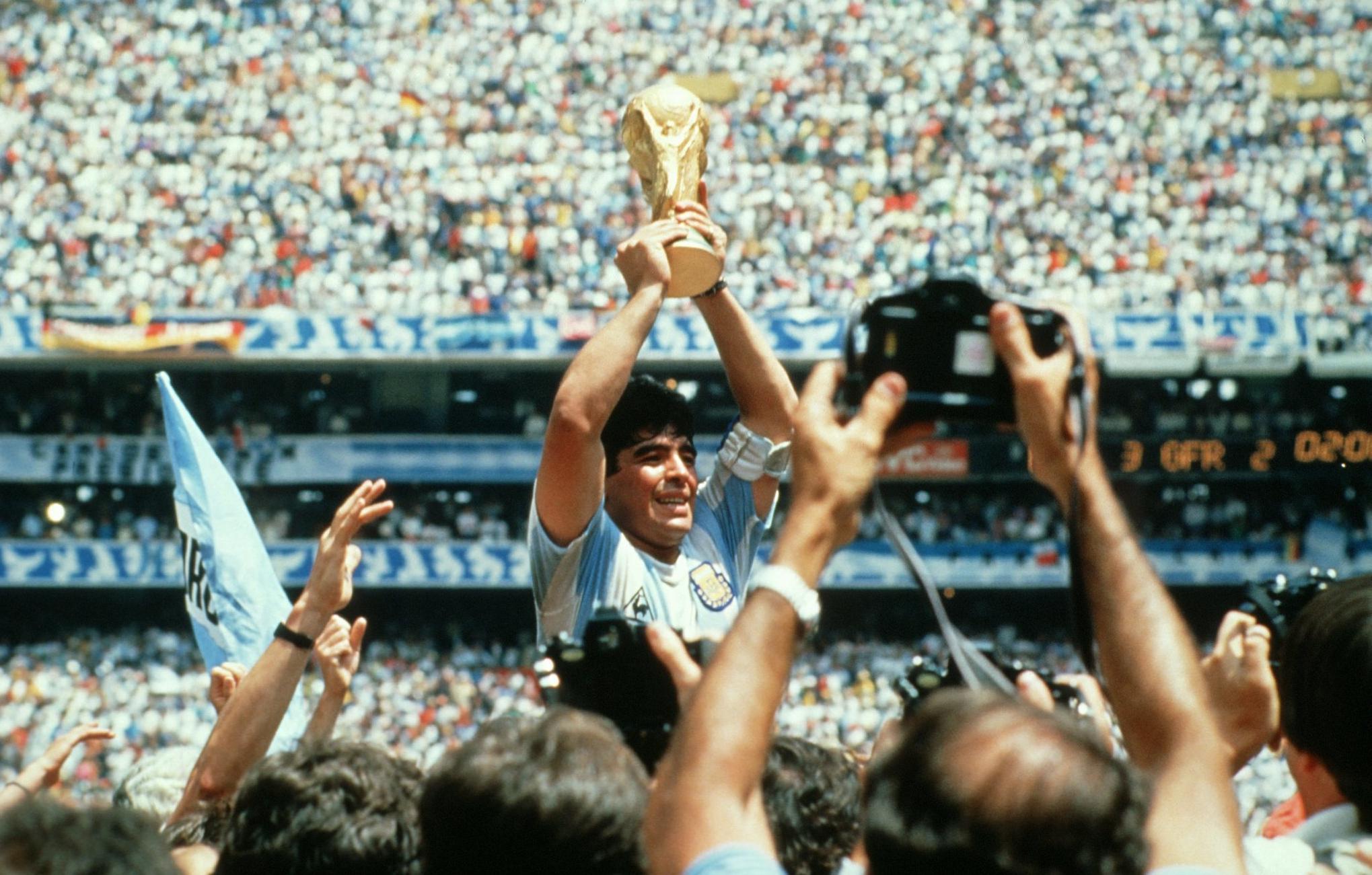 马拉多纳是哪个国家的球星（带你了解阿根廷最伟大的足球第一人）
